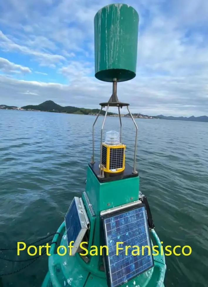 Green buoy with a solarpowered light YFFY Lights Green Buoy with a Solar powered Marine Lanterns YFFY LS S 6NM