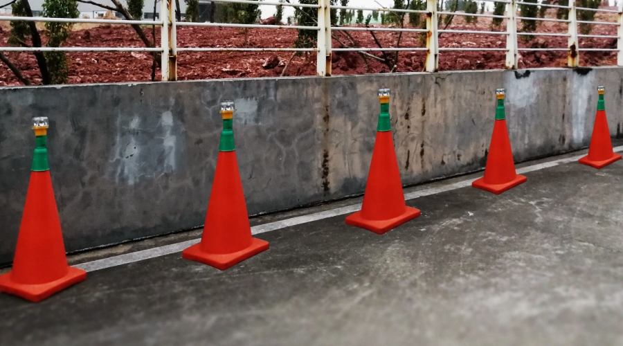 How Do Solar Traffic Cone Lights Work?