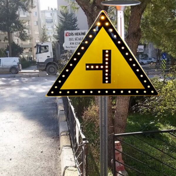 Install Triangle Solar Traffic Sign YFFY-STS-T