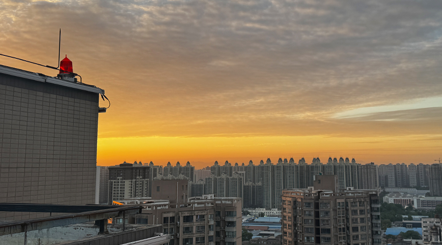 High-intensity Obstacle Lights Characteristics and Applications