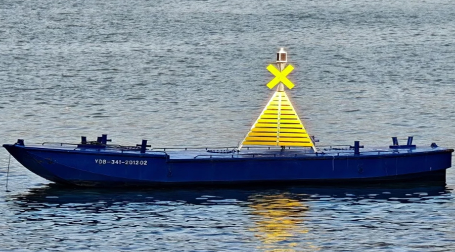 Solar vs AC Powered Marine Navigation Lights