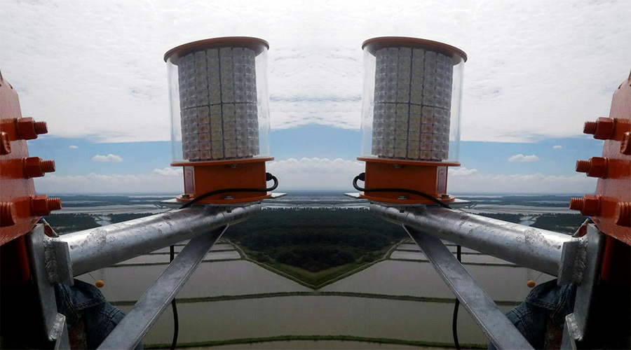 High-intensity Obstruction Lights Ecuador Tower Project