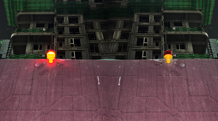 Solar Barrier Lights for Fences: 5 Key Benefits & 8 Uses