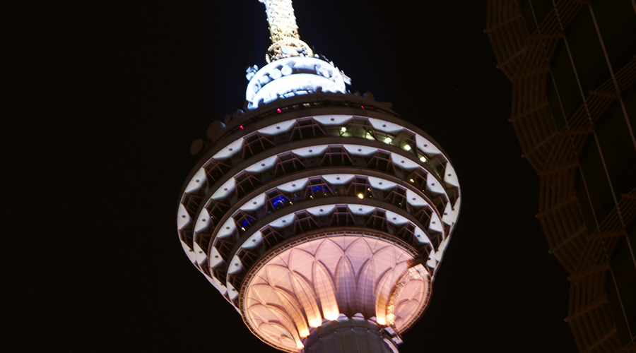 High Intensity Obstruction Lights Best Application Scenarios - YFFY Lights - YFFY Lights Night view of a tall, illuminated tower with circular, stacked observation decks at night, ending in a bright spire.