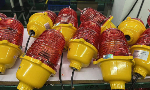 L 810 solar aviation light price