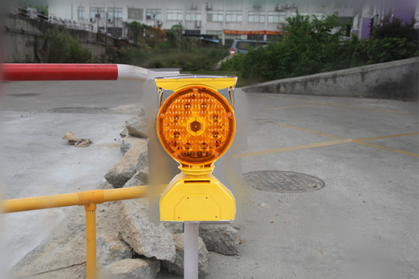 Amber warning beacon mounted on a barrier gate at an access point in a parkingindustrial area Solar Barricade Warning Light YFFSWL16 Solar Warning Lights Solar Lights YFFY Lights Amber warning beacon mounted on a barrier gate at an access point in a parkingindustrial area Solar Barricade Warning Light YFF SWL16 Solar Warning Lights Solar Lights