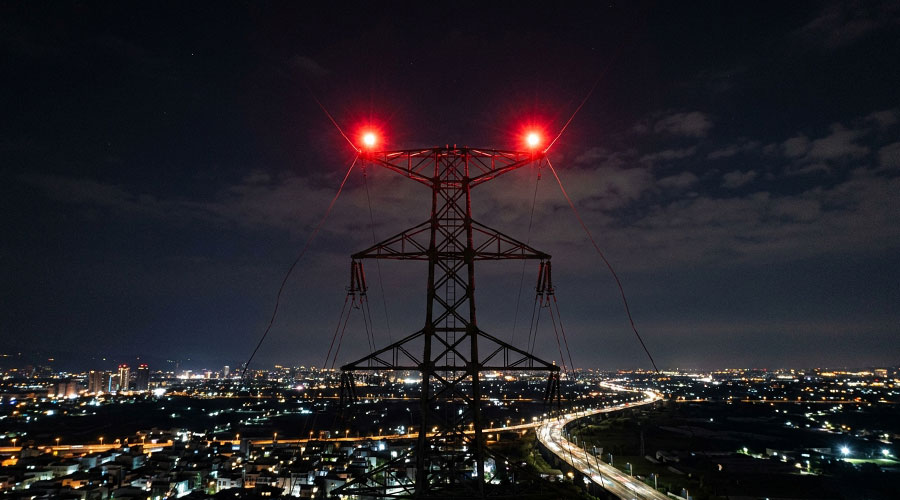 Dual Obstruction Lights Why Use Two Lights on a Tower YFFY Lights YFFY Lights Dual Obstruction Lights Why Use Two Lights on a Tower