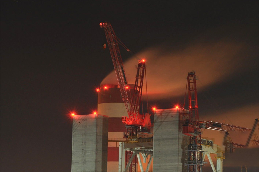 medium intensity crane aviation warning light night